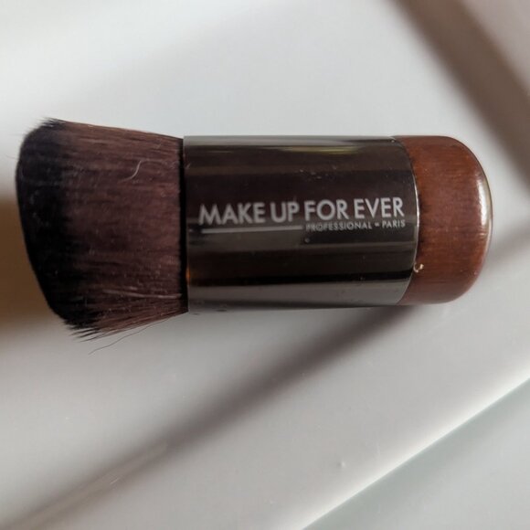 Make Up For Ever | BUFFING FOUNDATION BRUSH - 112 Artisan Brush - Picture 6 of 10